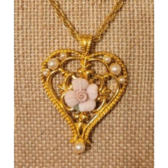 Vintage Avon Necklace - Picture 1 of 3